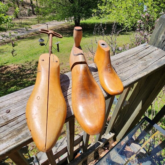 Vintage Lot Of Belcher & Florsheim Wood Shoe Stretchers & Forms With Rustic Meta - Picture 1 of 16